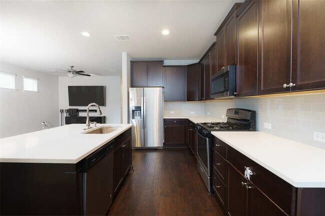 Foto del edificio - 5304 Golden Canary Ln