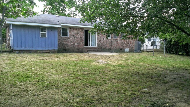 Building Photo - 3420 Westmont Dr