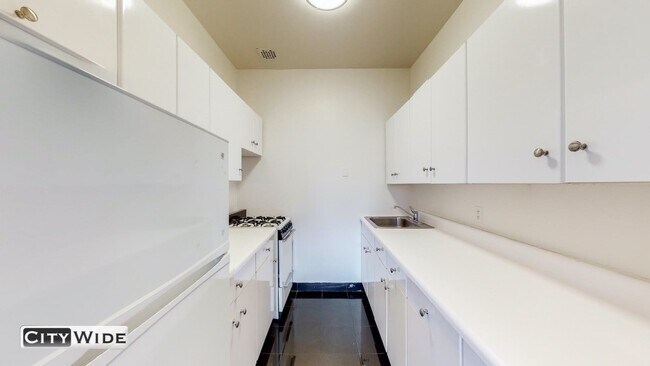 Building Photo - East 33rd Street