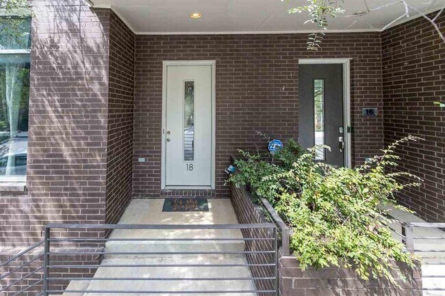 Building Photo - 18 W Georgia Ave