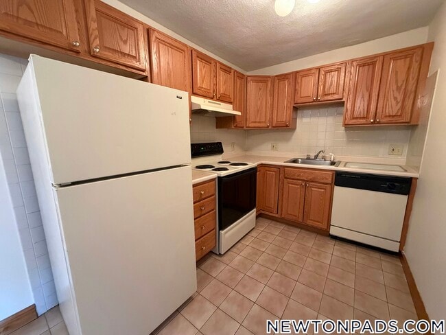 Building Photo - 282 Grove St