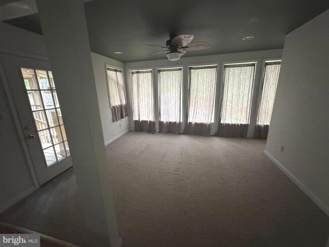 Building Photo - 126 Oasis Lane