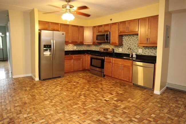 Building Photo - 209 Riverview Ave
