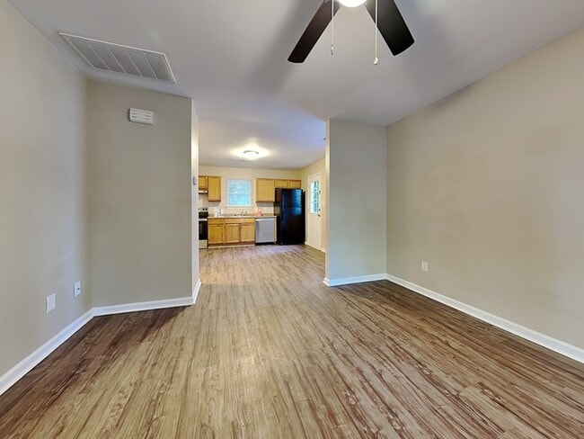 Foto del edificio - 2312 Juniper Dr