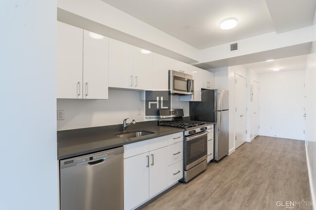 Building Photo - Sunny 1 Bedroom Apartment In Ft. Greene