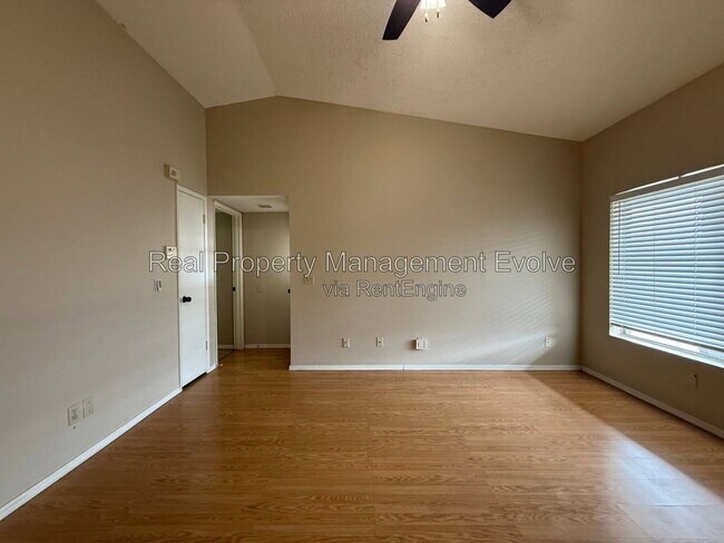 Foto del edificio - 513 E Wickieup Ln