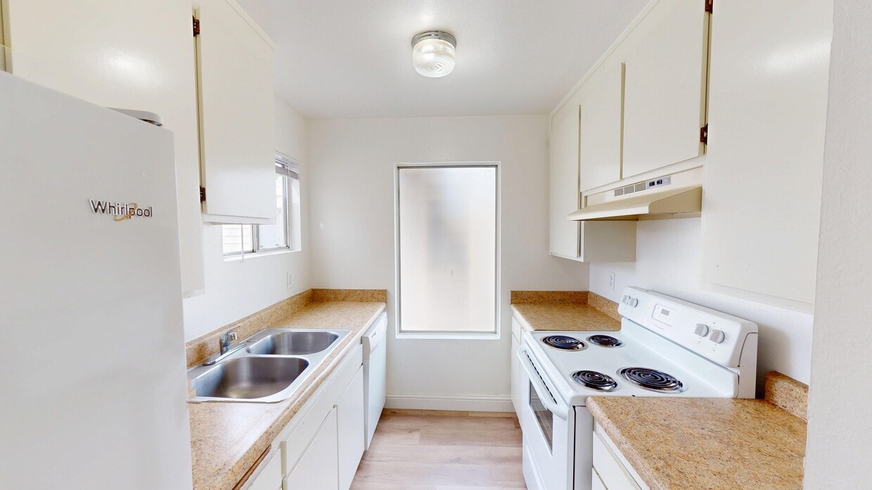 kitchen - Kingwood Apartments