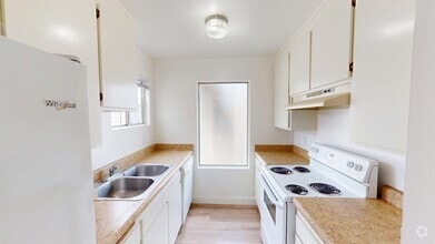 kitchen - Kingwood Apartments