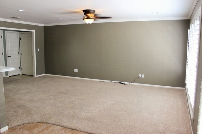 Building Photo - 347 Stone Hill Dr