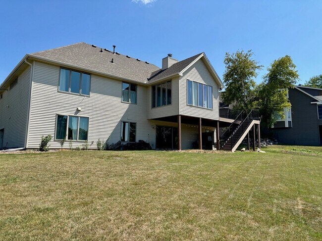 Building Photo - 2077 Woodstone Dr