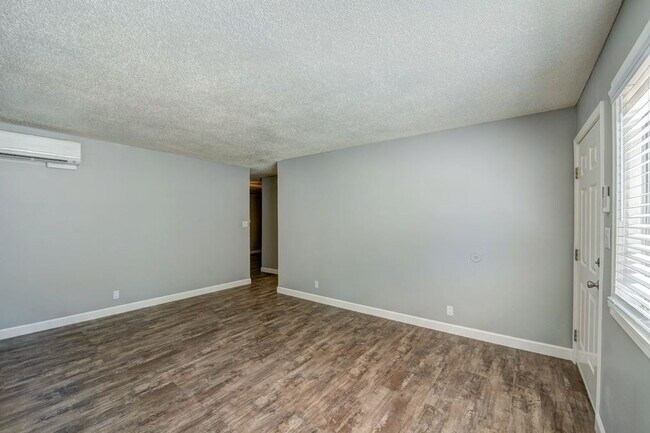 Foto del edificio - Juniper Garden Apartments