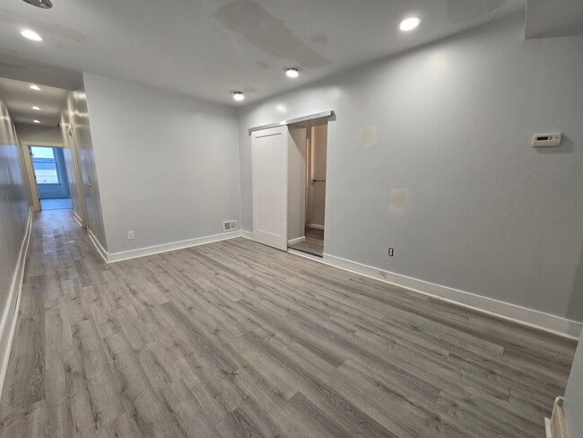 Photo - Beautifully Remodeled 3 Bedroom With Rooftop Deck - Downtown Sharpsburg House