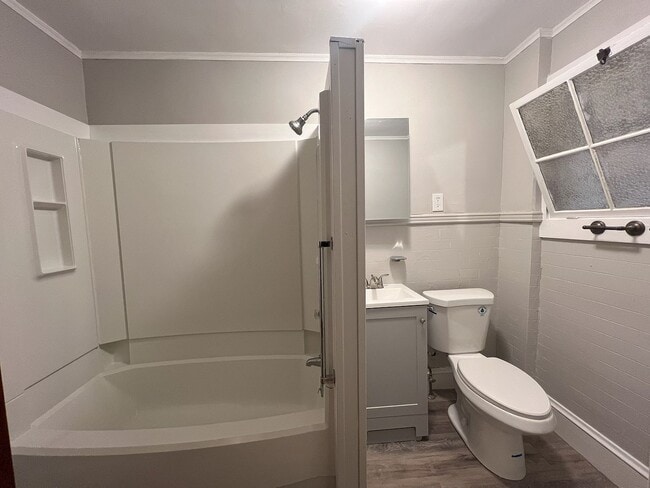 Foto del edificio - 250 N Main St