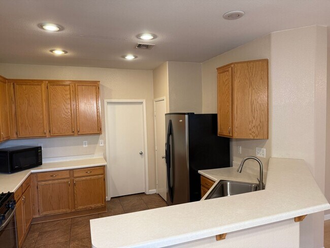 Foto del edificio - Cute Two Story Gated Townhome In Trilogy!