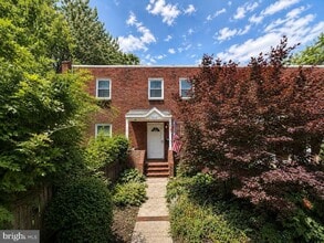 Building Photo - 609 S Henry St