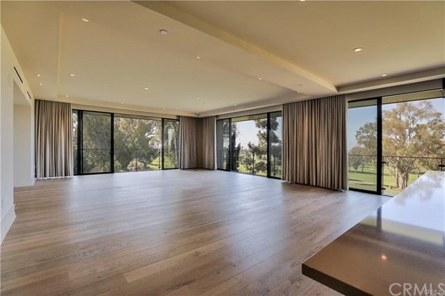 Building Photo - 1121 Santa Barbara Dr