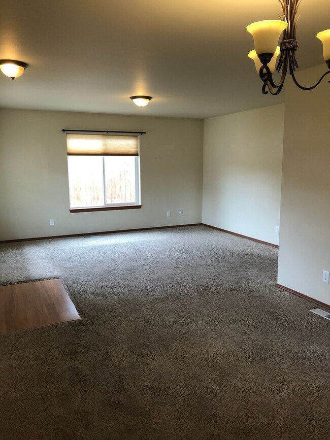Foto del edificio - Beautiful 3 bed/2 bath rambler!