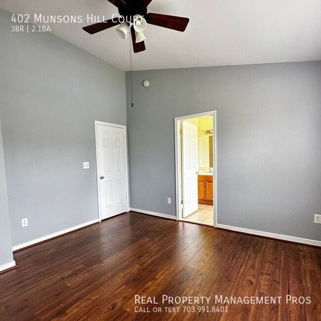Building Photo - 3 Bed Townhome w/ Fenced backyard near I-95!