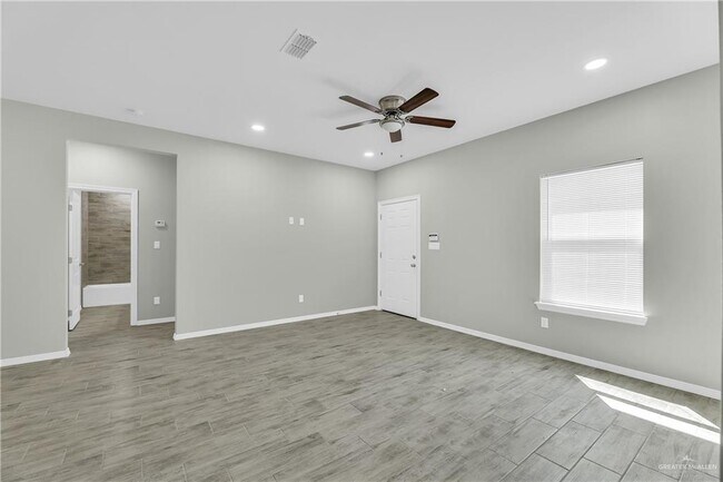 Foto del edificio - 1500 W Heritage Dr