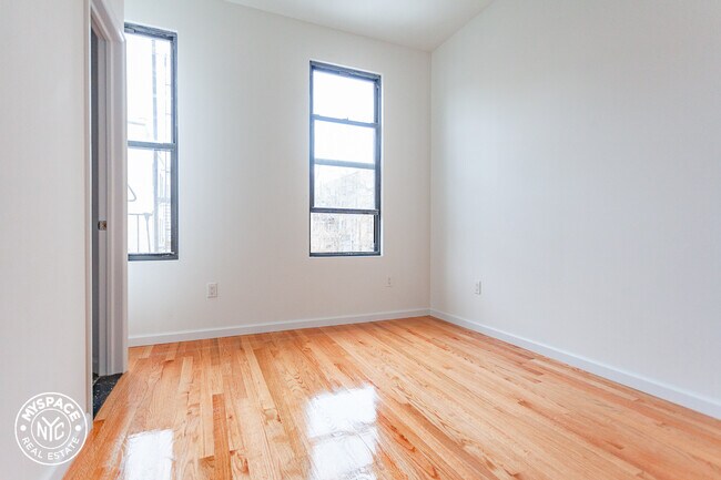 Foto del edificio - 167 Wilson Ave