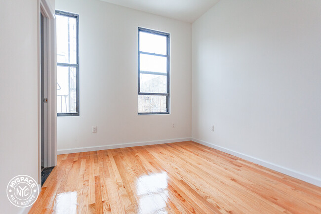 Building Photo - 167 Wilson Ave