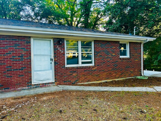 Foto del edificio - 7062 Felton Ln