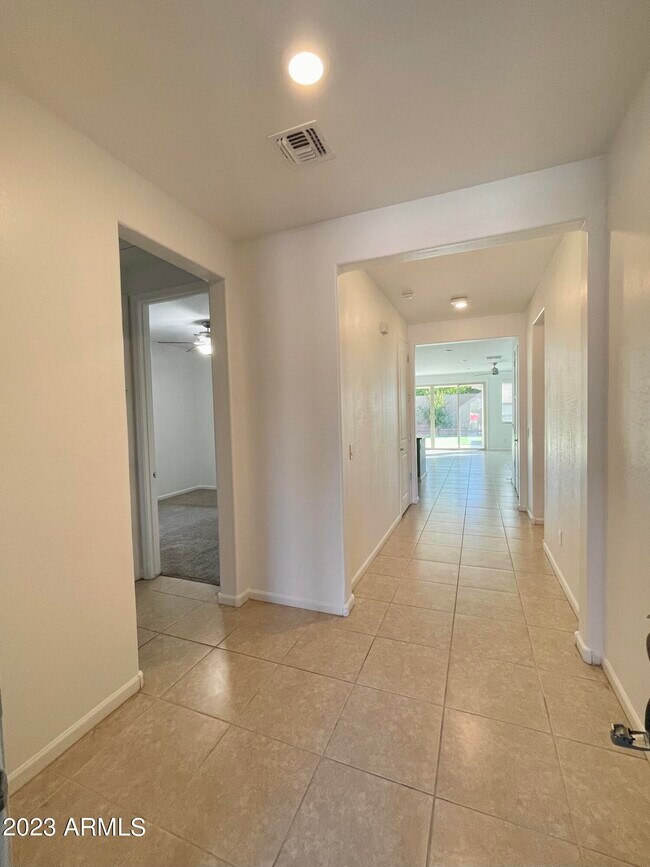 Building Photo - 20835 N 40th Dr