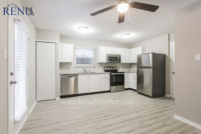 Foto del edificio - Now Available!
