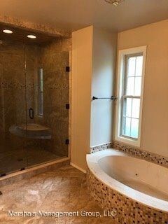 Building Photo - 4 br, 3.5 bath House - 9824 Wellington Way