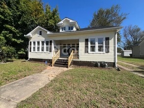 Building Photo - 516 Maple Ave