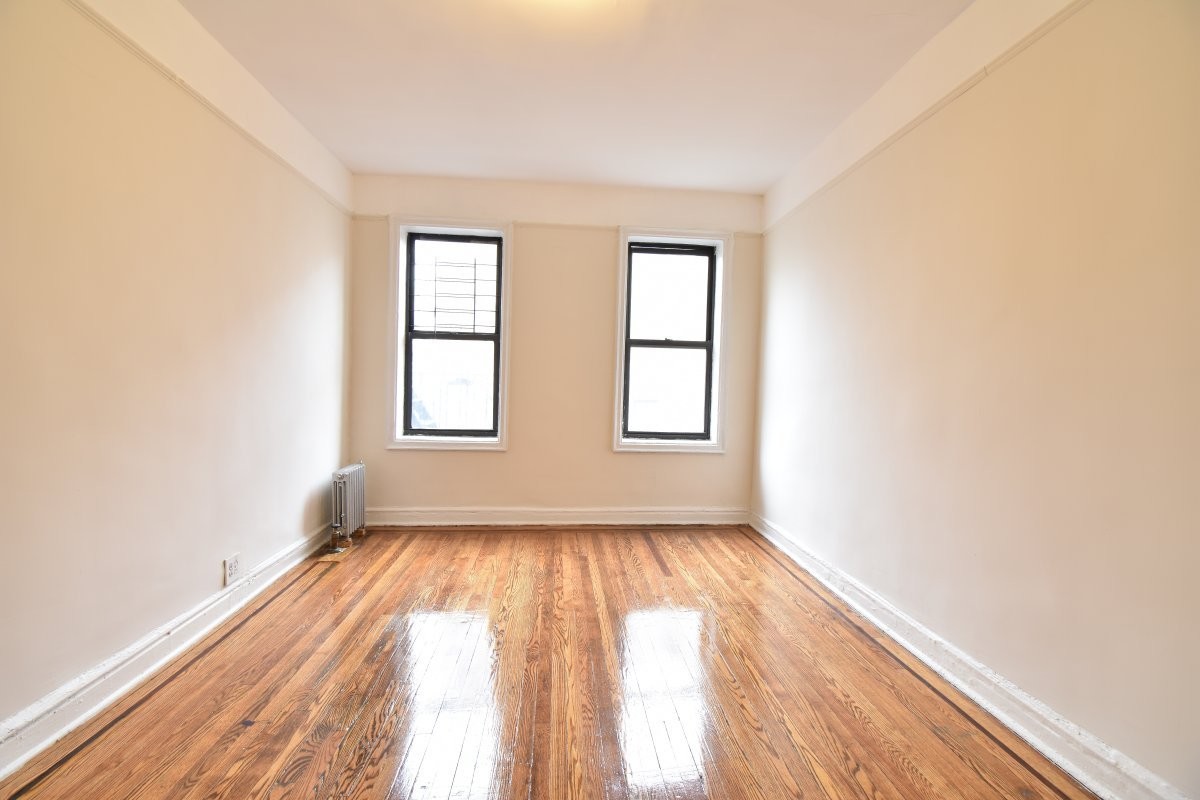 Primary Photo - 355 E 187th St