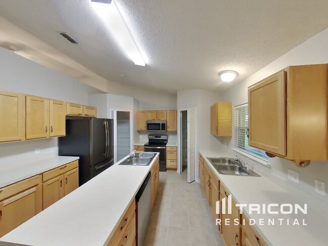 Building Photo - 3289 Montano Ave