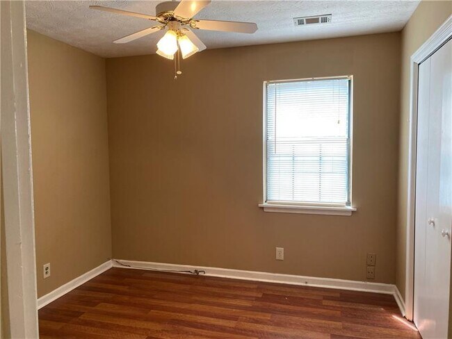 Foto del edificio - 4041 Megan Rd NW
