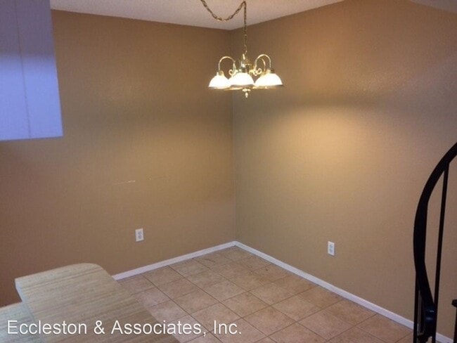 Building Photo - 2 br, 1 bath House - 5500 Dunsmuir #34