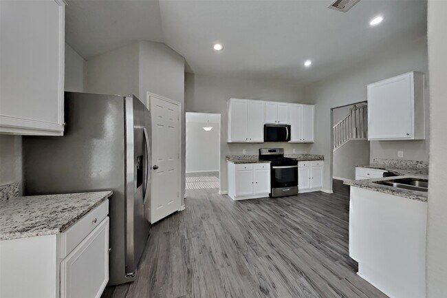 Building Photo - 6431 Hardwood Dale Way Dr