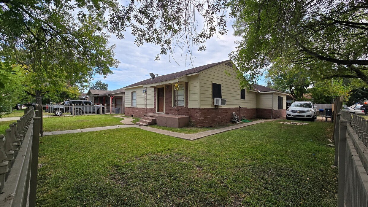 Foto principal - 2111 3rd St