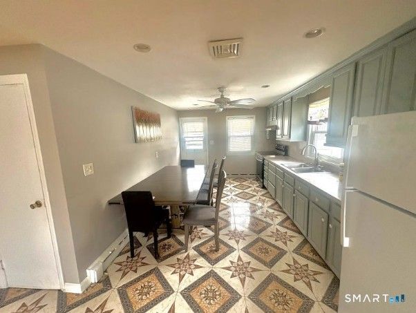 Building Photo - 48 Gates Ave