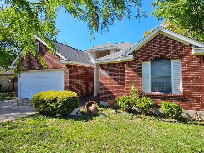 Foto del edificio - Beautiful 4 Bed / 2 Bath Single Story in the Woods At Crystal Falls
