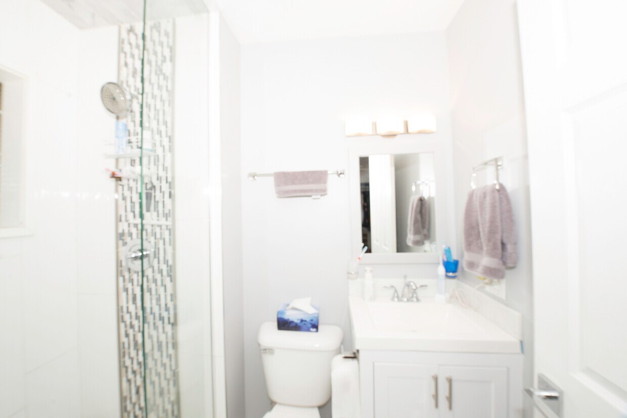 Foto principal - 2924 N Talman Ave