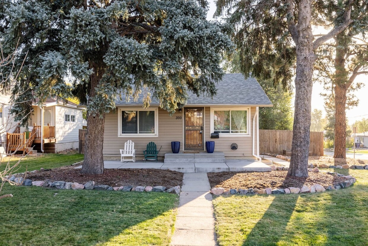 Primary Photo - Barnum 3BD, 2BA Home with Fenced Back Yard...
