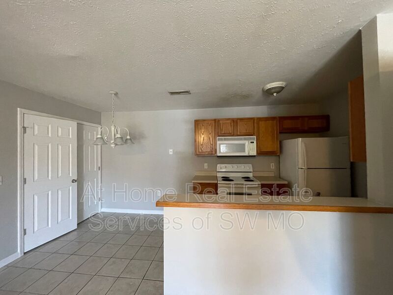 2127 Southfork Dr, Ozark, MO 65721 Condo for Rent in Ozark, MO