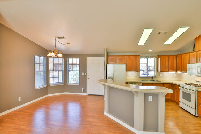 Building Photo - 8840 E Sunland Ave