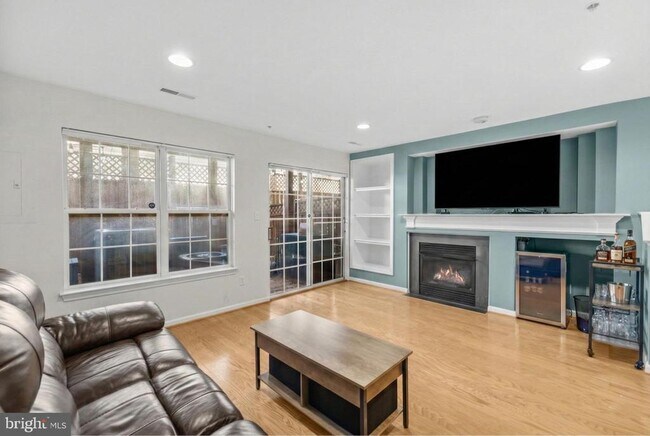 Foto del edificio - 381 Livermore Ln