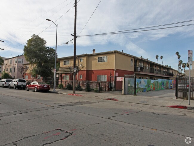 Foto del edificio - 1635 N Normandie Ave