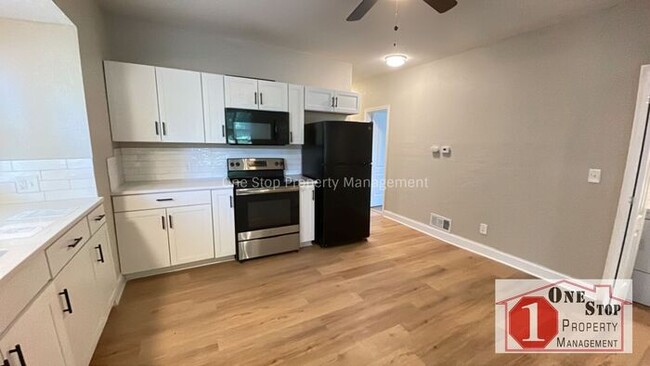 Building Photo - Gorgeous, Updated 3 Bedroom 2 1/2 Bathroom...