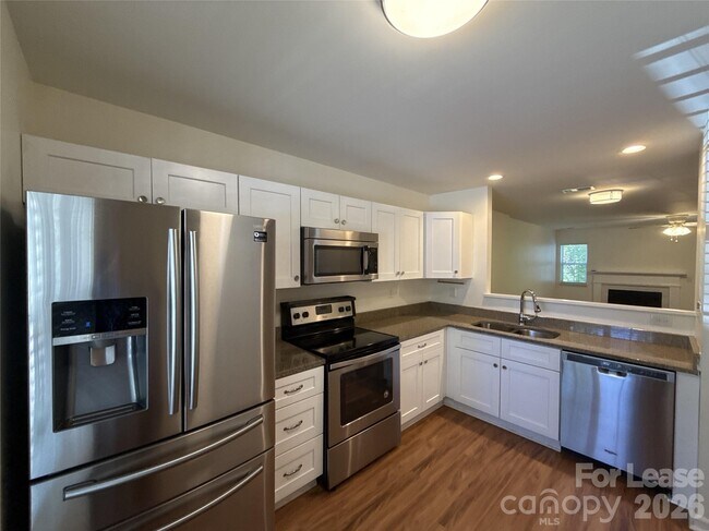 Foto del edificio - 639 Mountainwater Dr