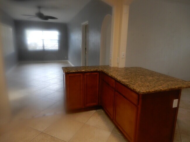 Foto del edificio - 1400 Corbett Ln