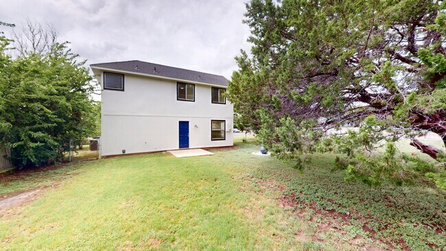 Building Photo - 2206 Lazy Ridge Dr