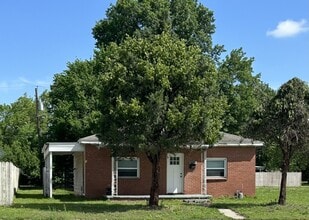 Building Photo - 1011 E 4th St