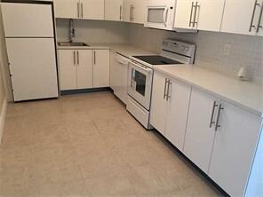 Building Photo - 1555 W 44th Pl
